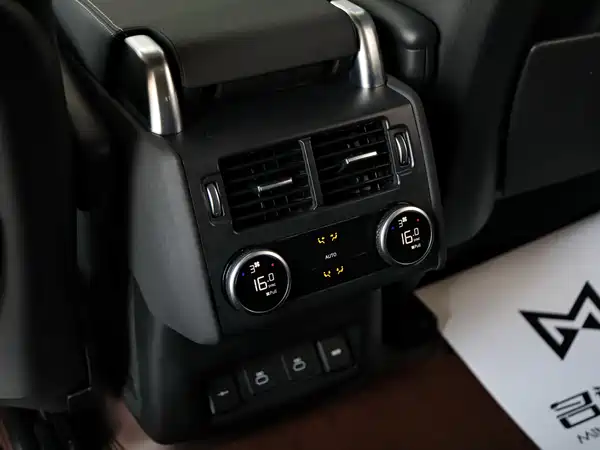 Land Rover Discovery 2021, фото 13