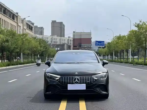 Mercedes-Benz EQE AMG 2023, фото 2