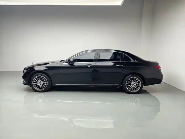 Mercedes-Benz E-Class 2022, фото 6