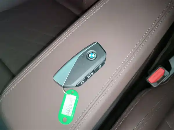 BMW iX1 2023, фото 9
