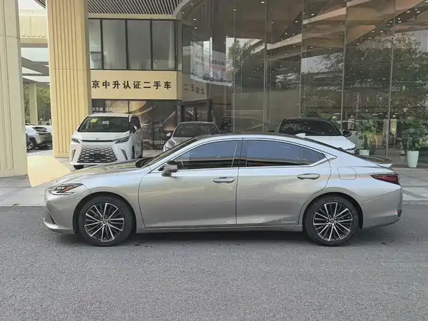 Lexus ES 2021, фото 2
