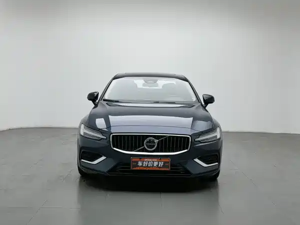 Volvo S60 2023, фото 3