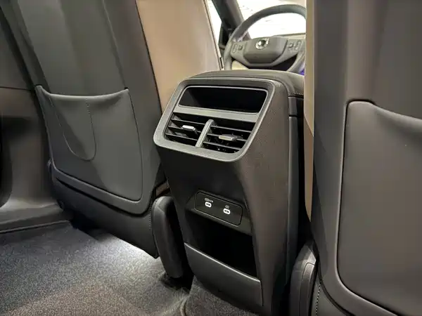 Volvo XC70 PHEV 2026, фото 13