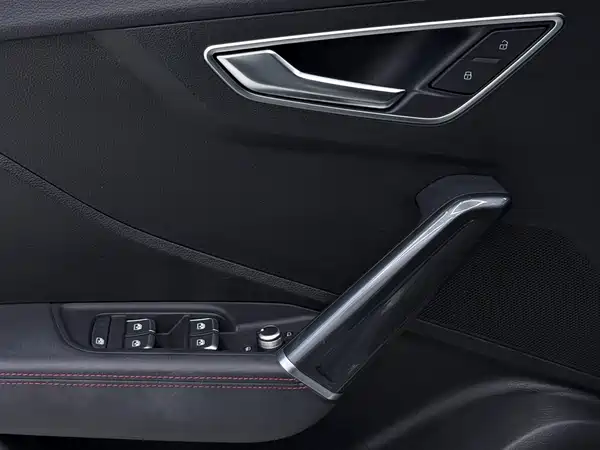 Audi Q2L 2022, фото 10