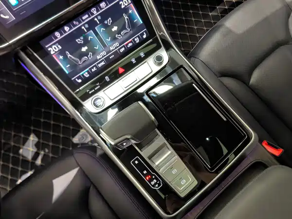 Audi Q8 2022, фото 13