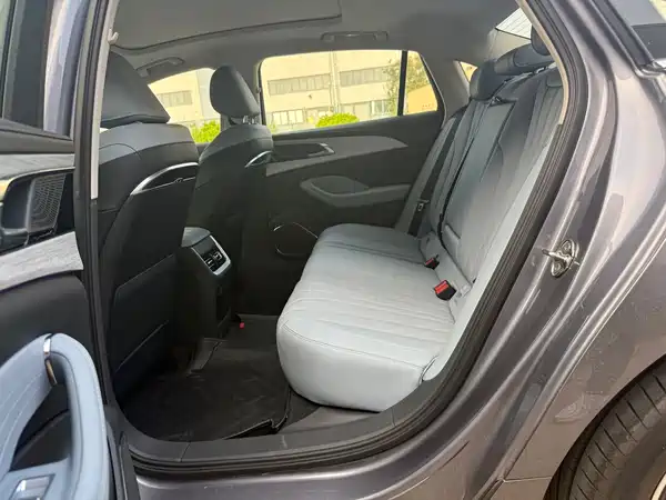 Hongqi H5 PHEV 2025, фото 13