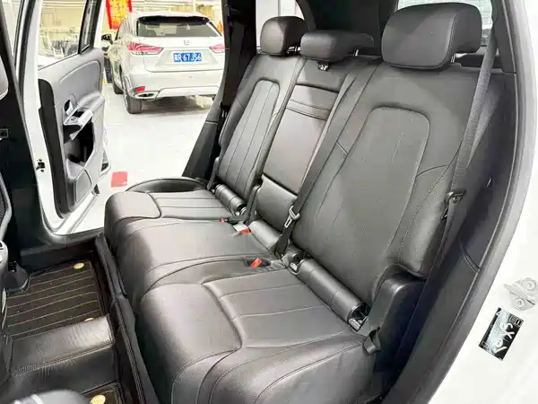 Mercedes-Benz GLB 2023, фото 15