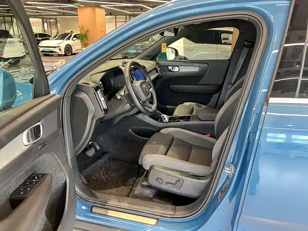 Volvo XC40 2024, фото 8