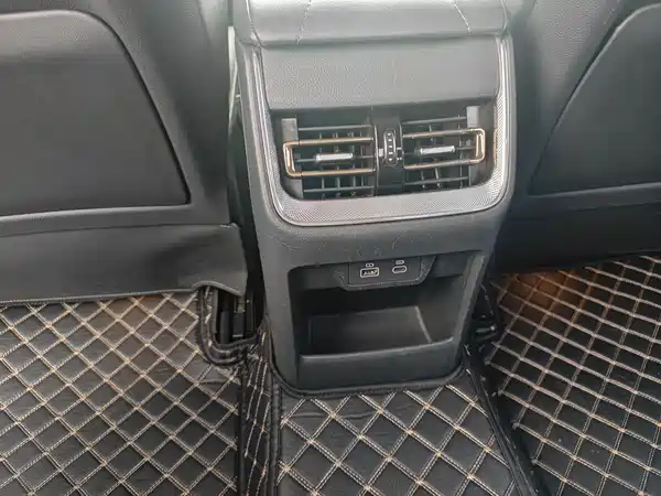 Hongqi H5 2022, фото 9