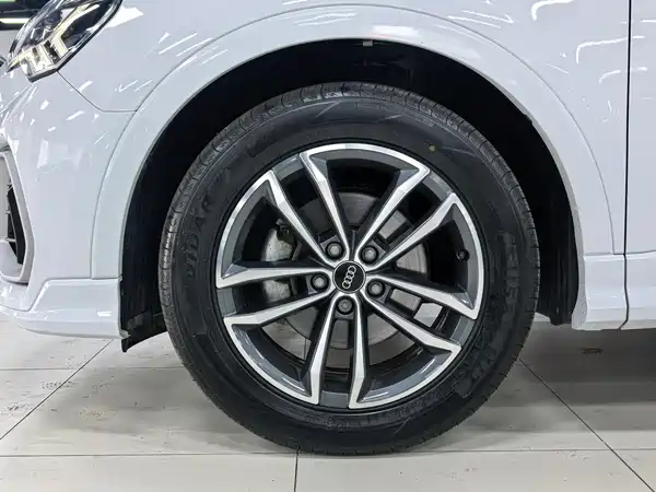 Audi Q3 2023, фото 6