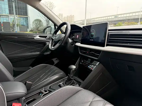 Volkswagen Tiguan L 2023, фото 10