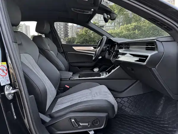 Audi A6L 2024, фото 10