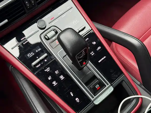 Porsche Cayenne PHEV 2021, фото 13