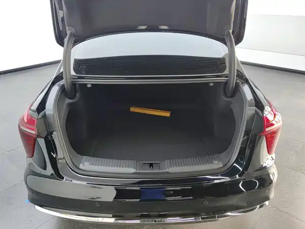 Hongqi H5 2025, фото 4