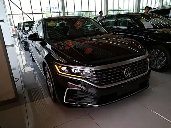 Volkswagen Passat PHEV 2025, фото 4