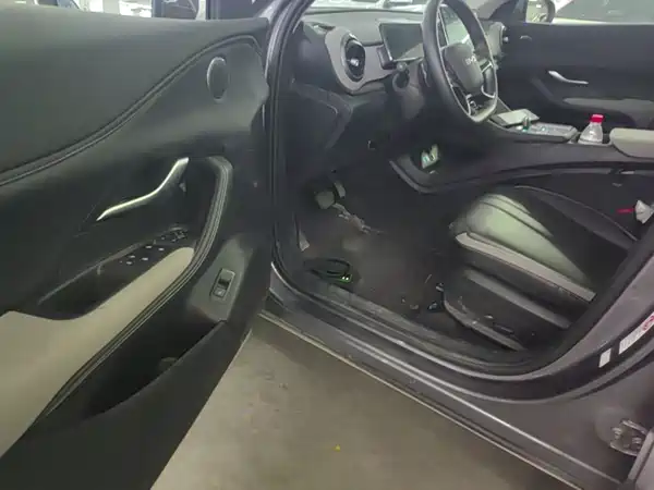 BYD Seal 05 DM-i 2025, фото 16