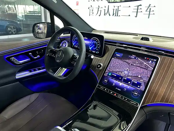 Mercedes-Benz EQE SUV 2024, фото 12
