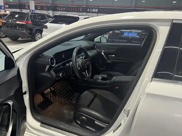 Mercedes-Benz A-Class 2022, фото 7