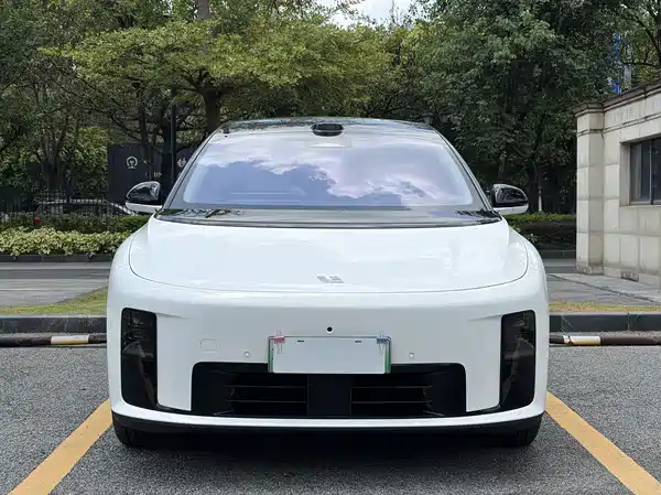 Li Auto i8 2025, фото 2