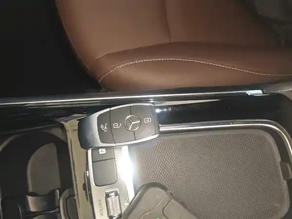 Mercedes-Benz GLB 2024, фото 8