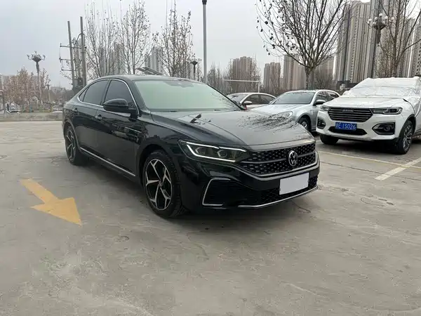 Volkswagen Passat 2023, фото 3