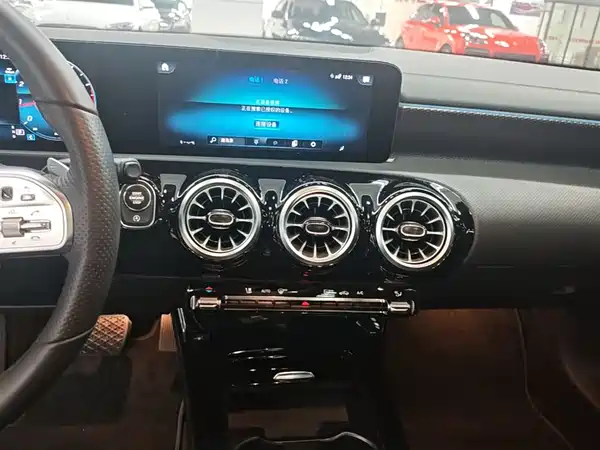 Mercedes-Benz A-Class 2022, фото 12