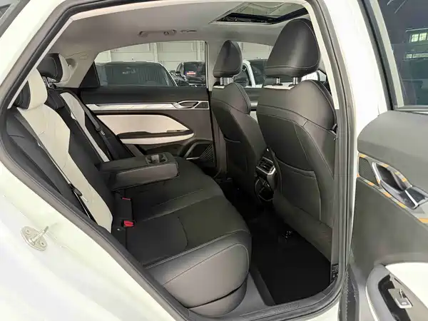 Geely Emgrand L 2022, фото 16