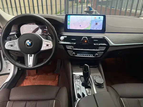 BMW 5 Series 2023, фото 5