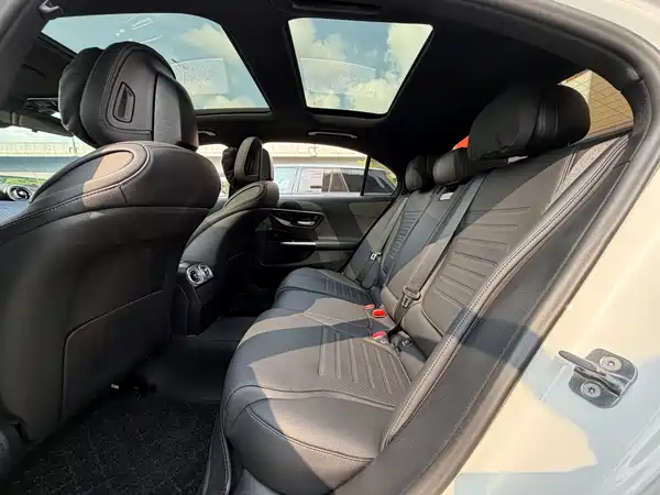 Mercedes-Benz C-Class 2024, фото 5