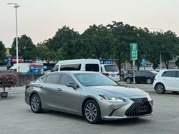 Lexus ES 2022, фото 3