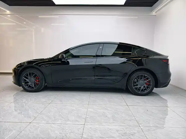 Tesla Model 3 2023, фото 4