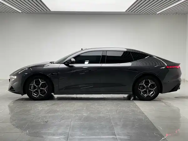 Lynk & Co 10 EM-P 2025, фото 8