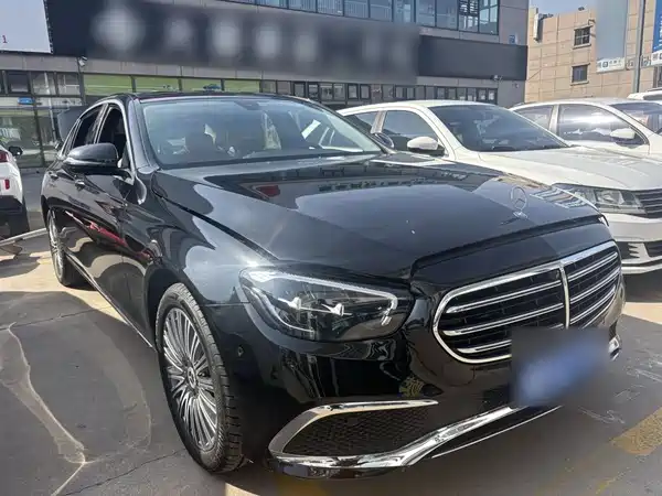 Mercedes-Benz E-Class 2023, фото 3