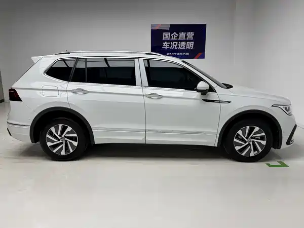 Volkswagen Tiguan L PHEV 2023, фото 7