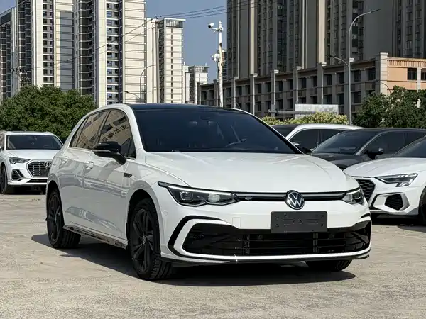 Volkswagen Golf 2023, фото 3