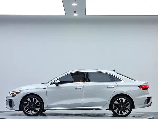 Audi A3 2023, фото 5
