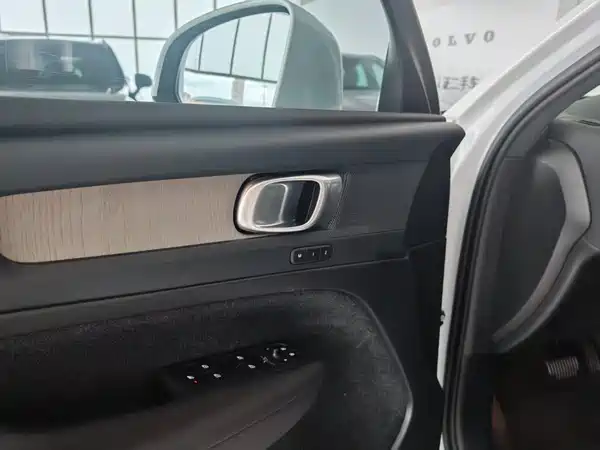 Volvo XC40 2024, фото 13