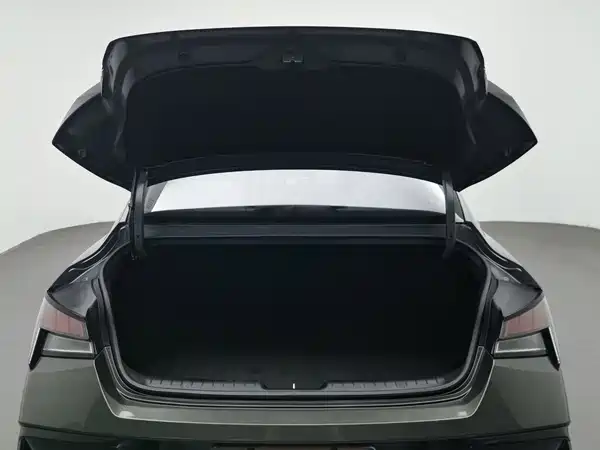 Hyundai Elantra 2023, фото 16
