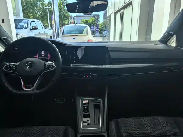 Volkswagen Golf GTI 2023, фото 5