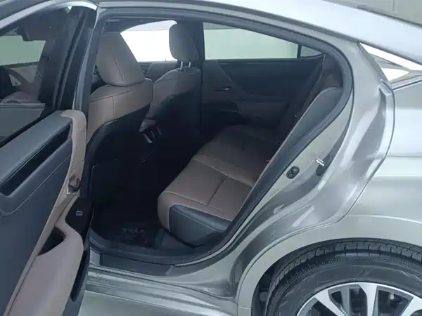 Lexus ES 2022, фото 11