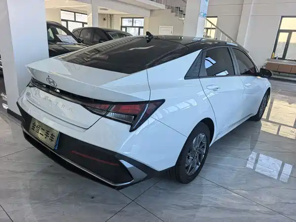 Hyundai Elantra 2023, фото 8