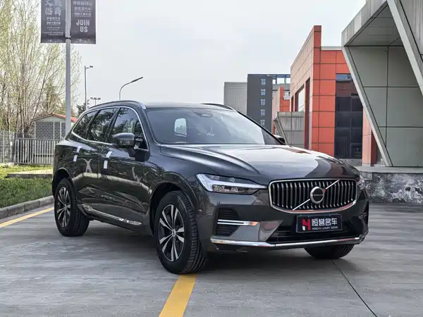 Volvo XC60 2022, фото 3