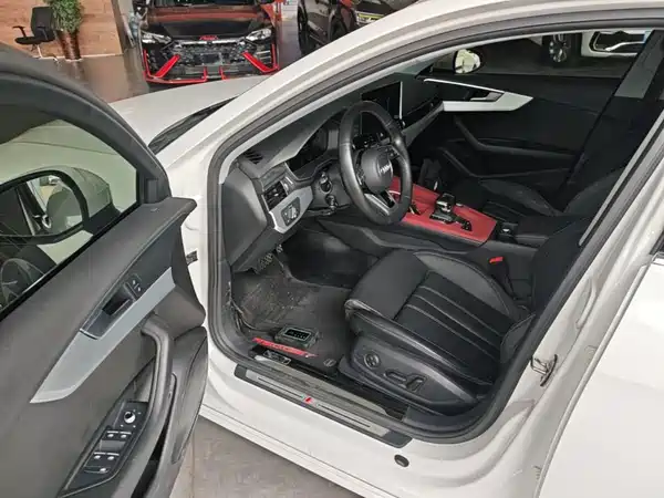 Audi A4L 2022, фото 11