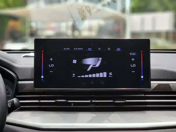 Geely Emgrand X6 2021, фото 15