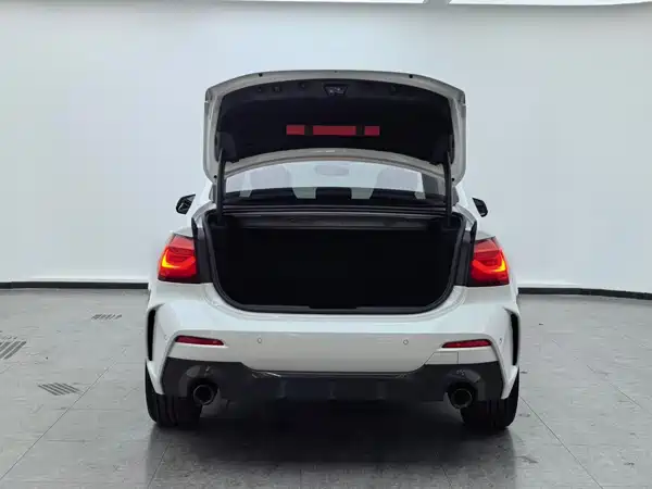 BMW 1 Series 2023, фото 15