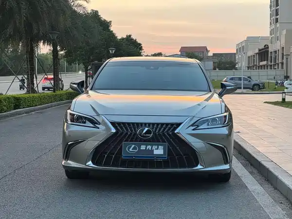 Lexus ES 2023, фото 2