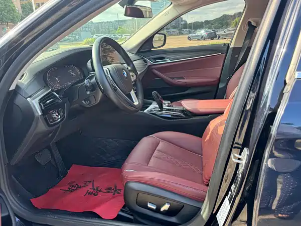BMW 5 Series 2023, фото 16