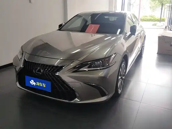Lexus ES 2022