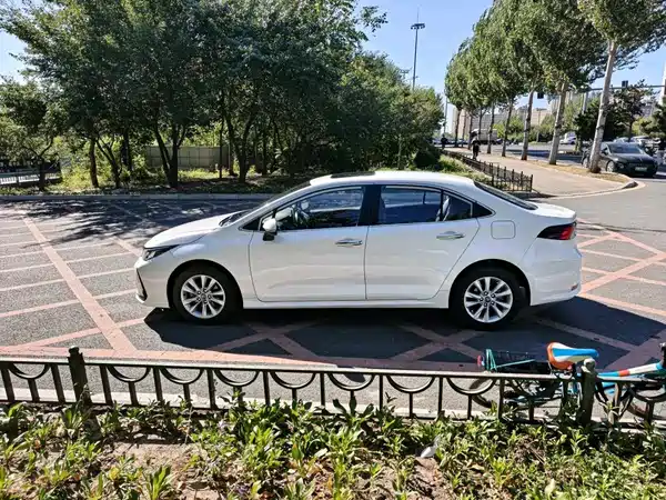 Toyota Corolla 2023, фото 2