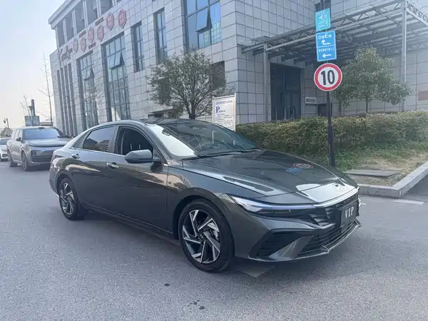 Hyundai Elantra 2023, фото 3